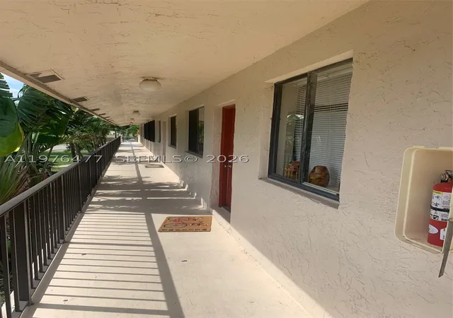 3rd image of 300 Nottingham Cir #J, Green Acres, FL 33463 | MLS# A11976477