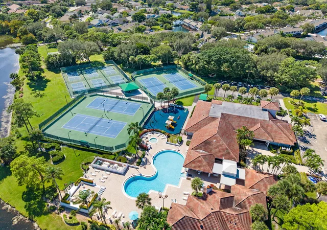 2nd image of 600 Crosswinds Dr, Greenacres, FL 33413
