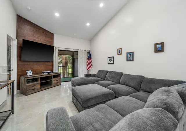 4th image of 600 Crosswinds Dr #C2, Greenacres, FL 33413 | MLS# R11168619