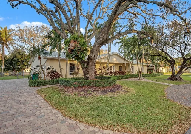 2nd image of 15401 Sw 81 Av, Palmetto Bay, FL 33157 | MLS# A11976276