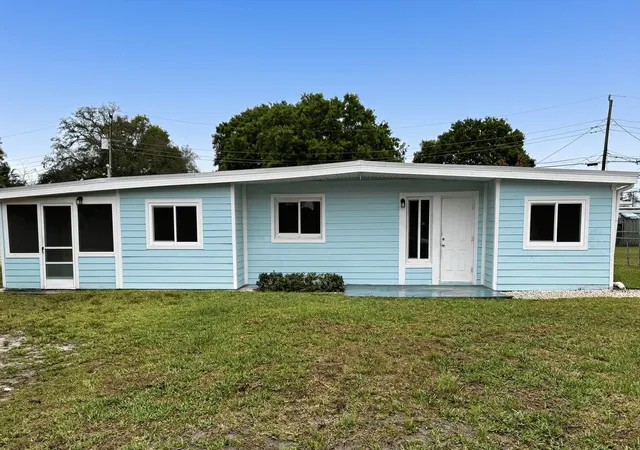 1st image of 360 Barraclough St, Fort Pierce, FL 34982 | MLS# R11168697