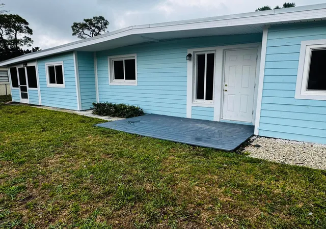 2nd image of 360 Barraclough St, Fort Pierce, FL 34982 | MLS# R11168697