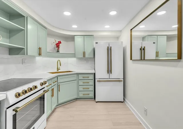 2nd image of 3300 Ne 36Th St #220, Fort Lauderdale, FL 33308 | MLS# F10556069