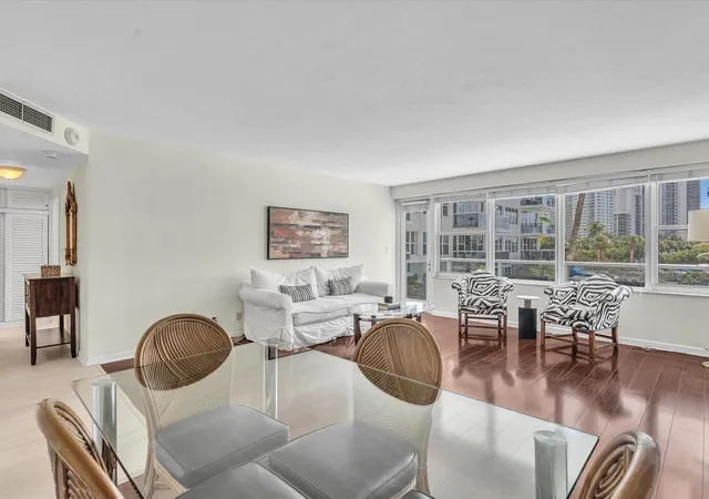 3rd image of 3300 Ne 36Th St #220, Fort Lauderdale, FL 33308 | MLS# F10556069