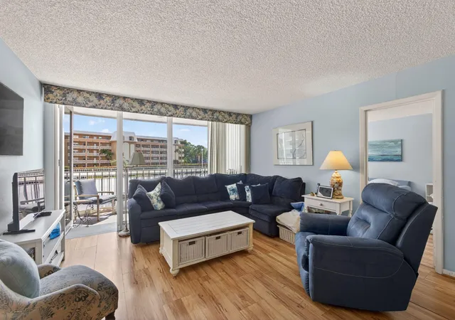 4th image of 336 Golfview Rd #207, North Palm Beach, FL 33408 | MLS# R11168750