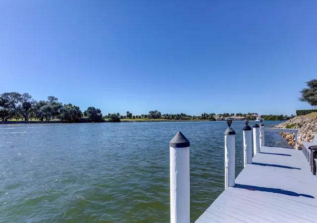 5th image of 336 Golfview Rd #207, North Palm Beach, FL 33408 | MLS# R11168750