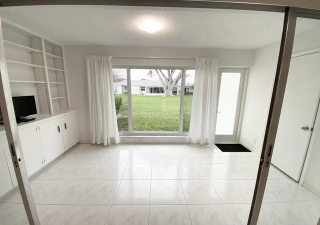 2nd image of 1110 Cactus Ter #D, Delray Beach, FL 33445 | MLS# R11168813