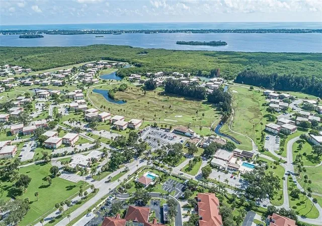 Homes for sale in Vero Beach, FL | 106 Spring Lake Ct #201, Vero Beach, FL 32962 | MLS# R11168929