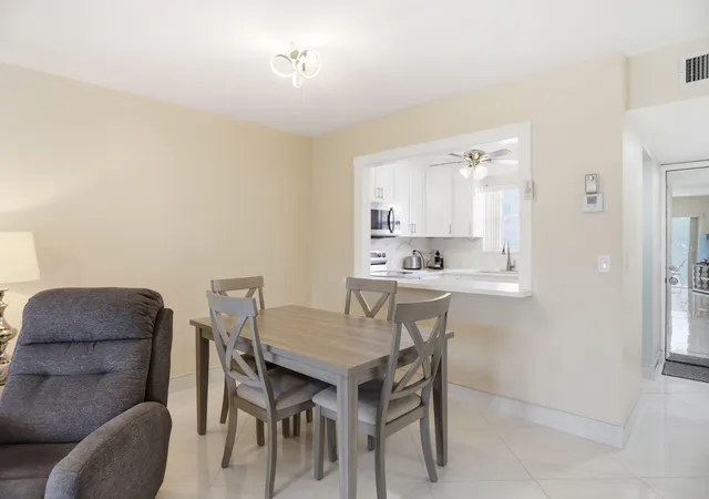 4th image of 721 Lori Dr #210, Palm Springs, FL 33461 | MLS# R11168999