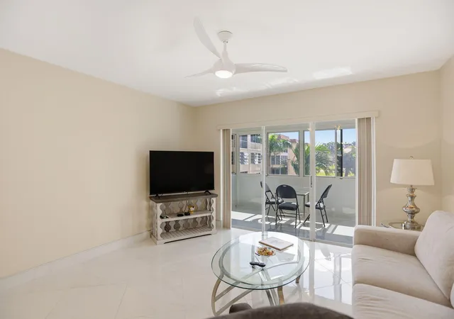 5th image of 721 Lori Dr #210, Palm Springs, FL 33461 | MLS# R11168999