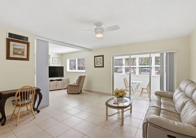 4th image of 721 Lori Dr #113, Palm Springs, FL 33461 | MLS# R11169002