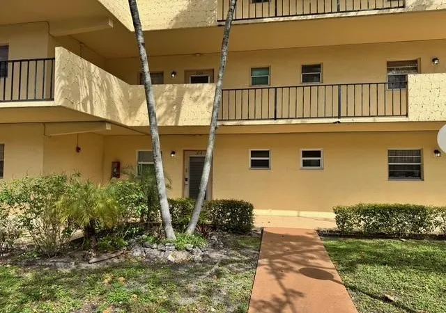 Homes for sale in Hollywood, FL | 351 Cambridge Rd #104, Hollywood, FL 33024 | MLS# F10556413