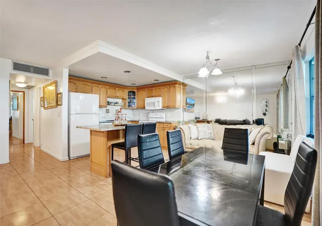3rd image of 5208 Ne 24Th Ter #F118, Fort Lauderdale, FL 33308 | MLS# F10556367
