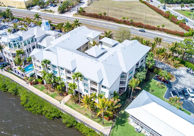 1st image of 975 Nw Flagler Ave #302, Stuart, FL 34994 | MLS# R11169154