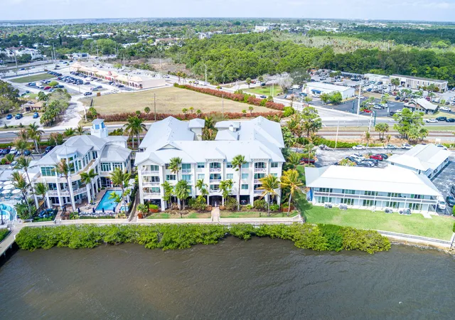 2nd image of 975 Nw Flagler Ave #302, Stuart, FL 34994 | MLS# R11169154