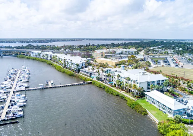 4th image of 975 Nw Flagler Ave #302, Stuart, FL 34994 | MLS# R11169154