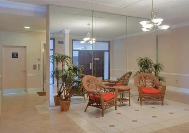 4th image of 500 Executive Center Dr #2h, West Palm Beach, FL 33401 | MLS# R11169155