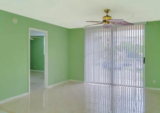 5th image of 500 Executive Center Dr #2h, West Palm Beach, FL 33401 | MLS# R11169155