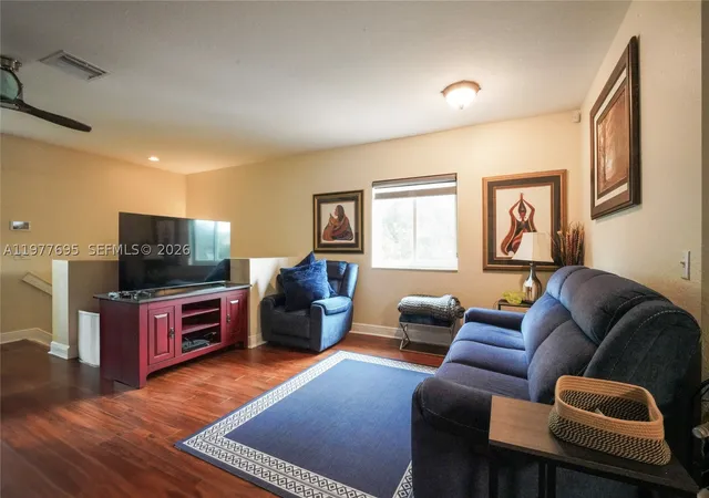 4th image of 3335 Palomino Dr, Davie, FL 33024