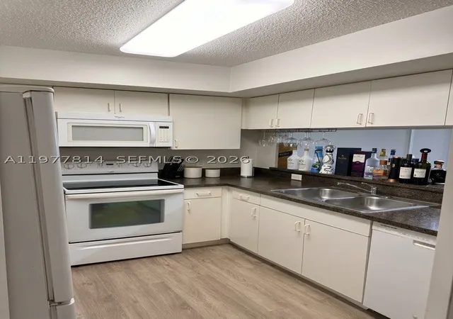 2nd image of 440 S Park Rd #4-102, Hollywood, FL 33021 | MLS# A11977814