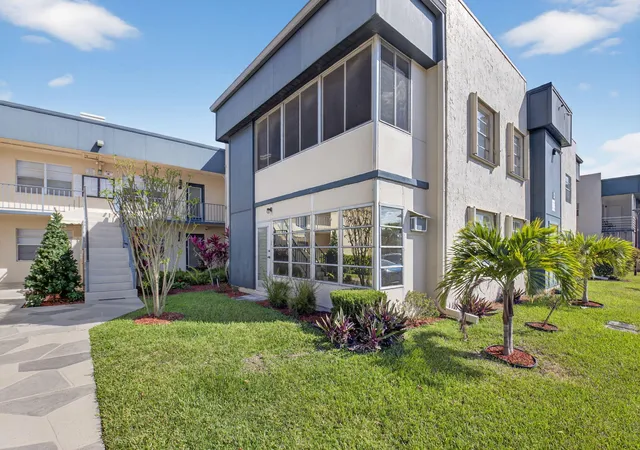 3rd image of 173 Flanders D, Delray Beach, FL 33484 | MLS# R11169249