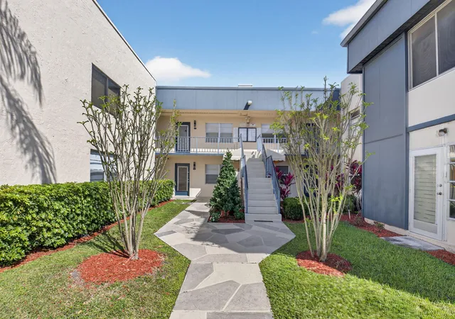 5th image of 173 Flanders D, Delray Beach, FL 33484 | MLS# R11169249