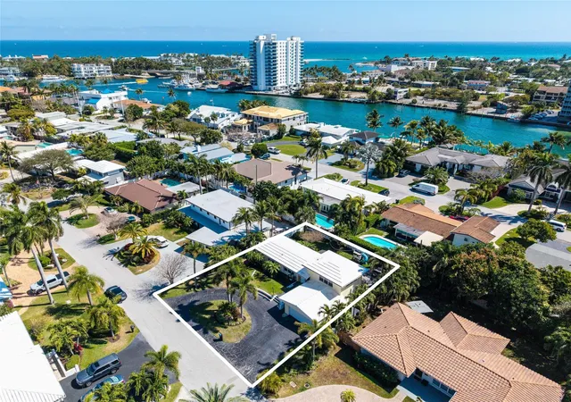 2nd image of 2630 Ne 25th St, Lighthouse Point, FL 33064 | MLS# F10556468