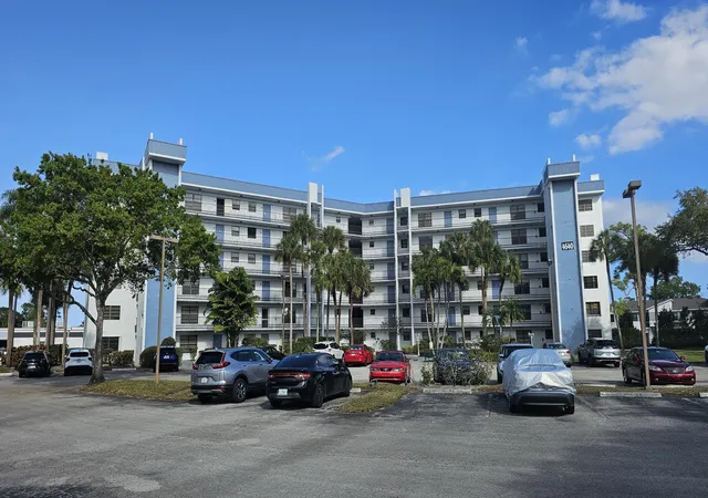 1st image of 4640 Lucerne Lakes Blvd W #303, Lake Worth, FL 33467 | MLS# R11169359