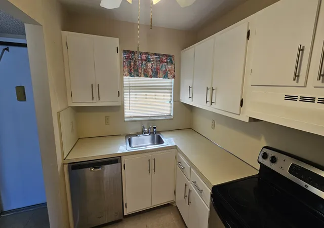 3rd image of 4640 Lucerne Lakes Blvd W, Lake Worth Beach, FL 33467