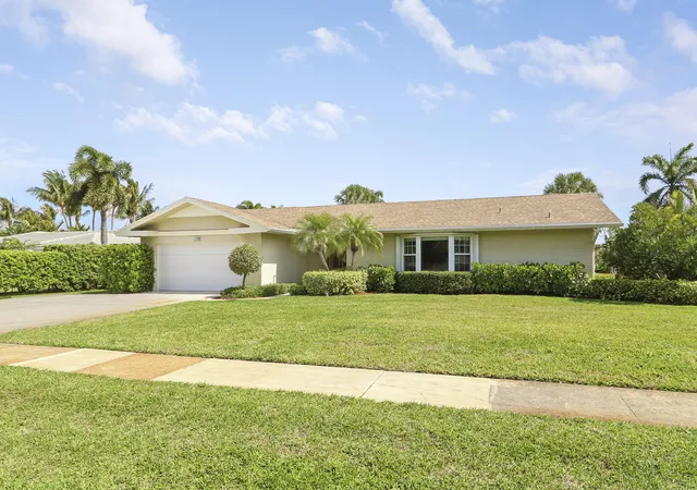 2nd image of 856 Country Club Dr, North Palm Beach, FL 33408 | MLS# R11169413