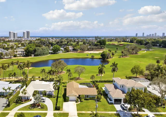 3rd image of 856 Country Club Dr, North Palm Beach, FL 33408 | MLS# R11169413