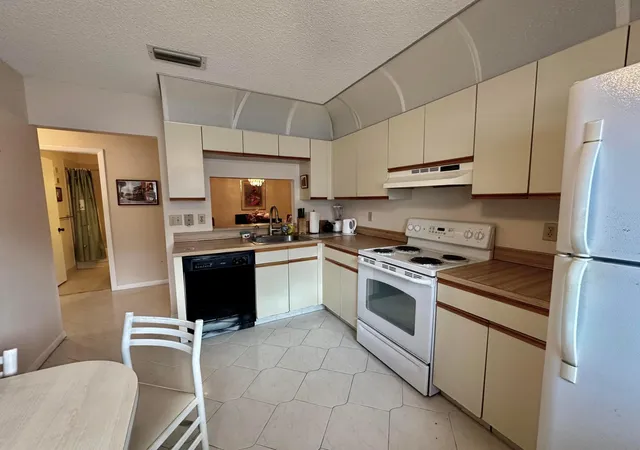 4th image of 15235 Lakes Of Delray Blvd, Delray Beach, FL 33484