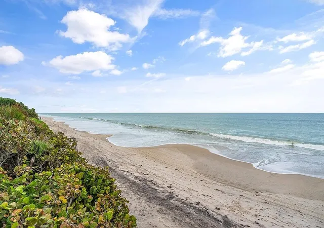 Homes for sale in Vero Beach, FL | 290 Bermuda Bay Ln, Vero Beach, FL 32963 | MLS# R11169464