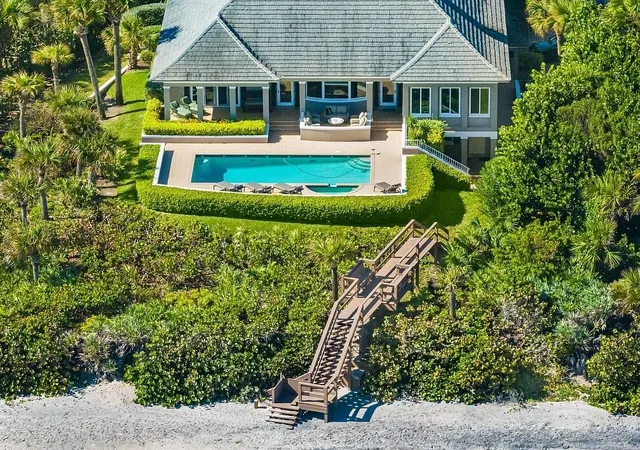 Homes for sale in Vero Beach, FL | 290 Bermuda Bay Ln, Vero Beach, FL 32963 | MLS# R11169464