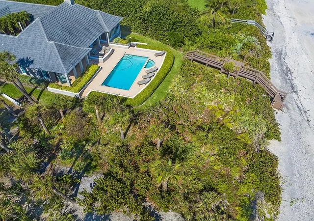 Homes for sale in Vero Beach, FL | 290 Bermuda Bay Ln, Vero Beach, FL 32963 | MLS# R11169464