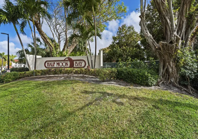 Homes for sale in Hypoluxo, FL | 108 Half Moon Cir #C3, Hypoluxo, FL 33462 | MLS# R11169513