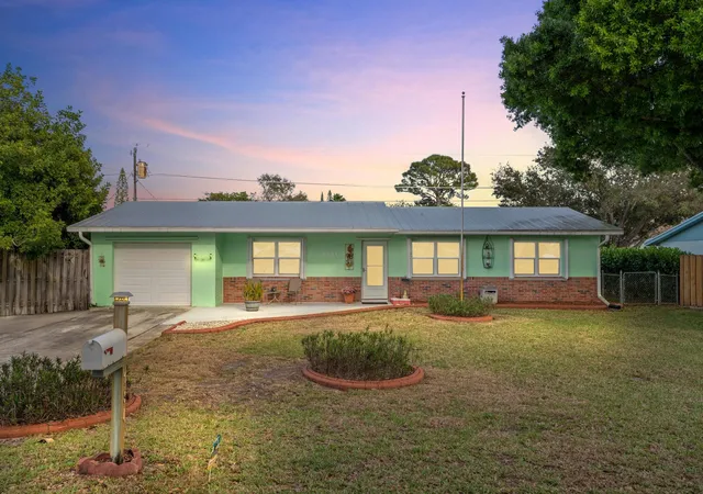 2nd image of 1341 Se Seashell Ln, Stuart, FL 34996 | MLS# R11169544