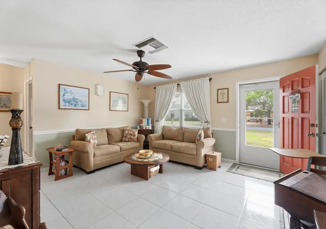 3rd image of 1341 Se Seashell Ln, Stuart, FL 34996 | MLS# R11169544