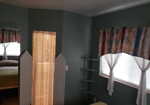 2nd image of 2334 Ne 136th St, North Miami Beach, FL 33181 | MLS# R11169542