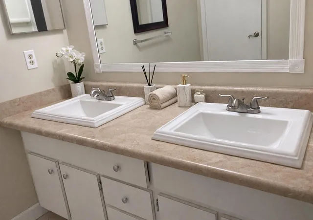4th image of 715 W Ocean Ave, Lantana, FL 33462 | MLS# R11169630