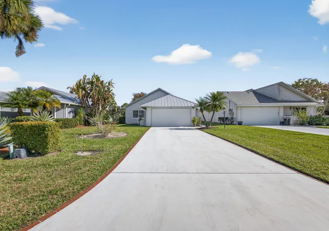 3rd image of 7198 Se Quincy Ter, Hobe Sound, FL 33455 | MLS# R11169651
