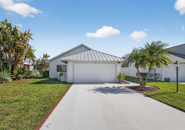 5th image of 7198 Se Quincy Ter, Hobe Sound, FL 33455 | MLS# R11169651