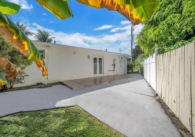 24th image of 3308 E El Vedado Ct, West Palm Beach, FL 33405 | MLS# F10556685
