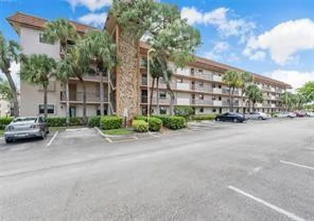 Homes for sale in Tamarac, FL | 4930 E Sabal Palm Blvd #402, Tamarac, FL 33319 | MLS# F10556667