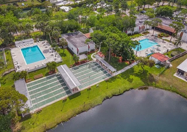 32nd image of 48 Del Prado St, Port St Lucie, FL 34952 | MLS# R11169803