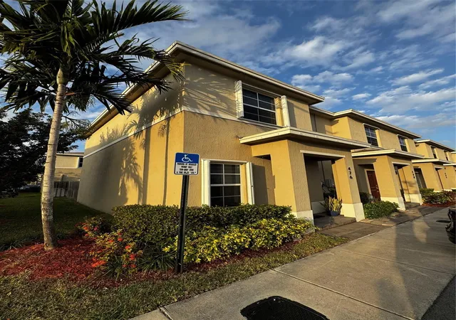 3rd image of 476 Ne 5Th Ter, Florida City, FL 33034 | MLS# F10556769