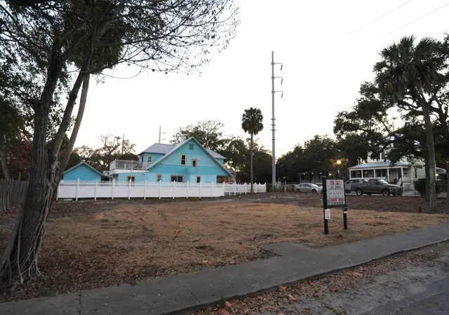 12th image of 109 D Ave, Fort Pierce, FL 34950 | MLS# R11169806