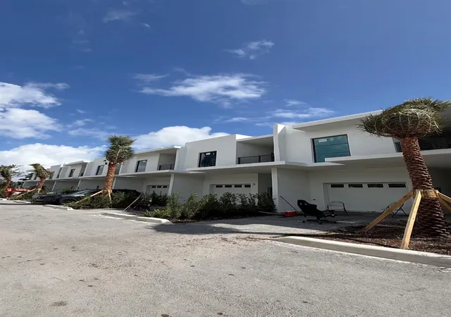 2nd image of 2511 Pierce St #2, Hollywood, FL 33020 | MLS# F10556778