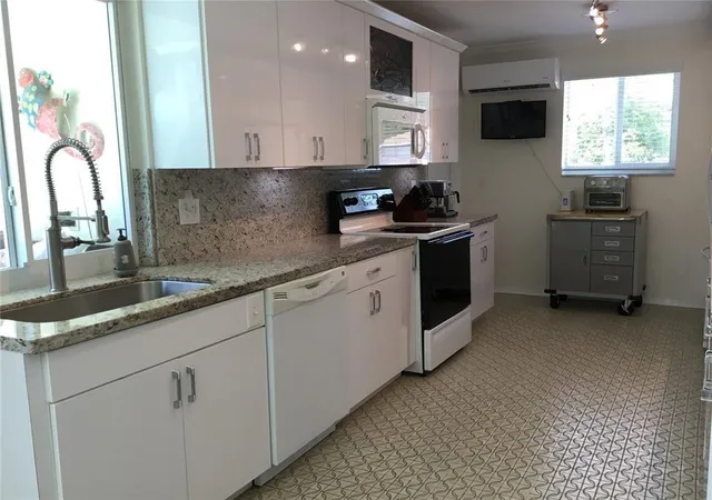 16th image of 1250 Arthur St, Hollywood, FL 33019 | MLS# F10555200