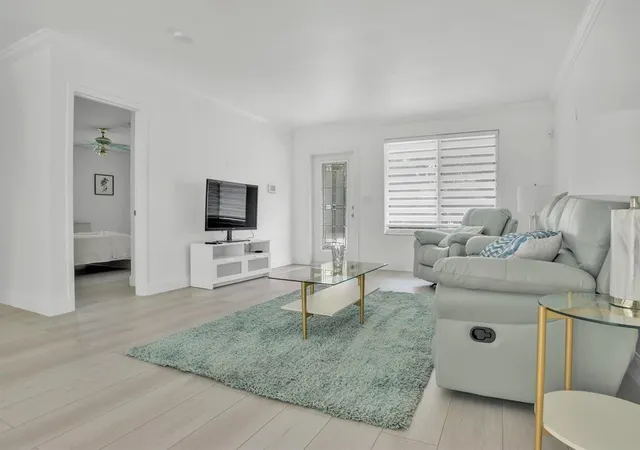 2nd image of 1250 Arthur St, Hollywood, FL 33019 | MLS# F10555200